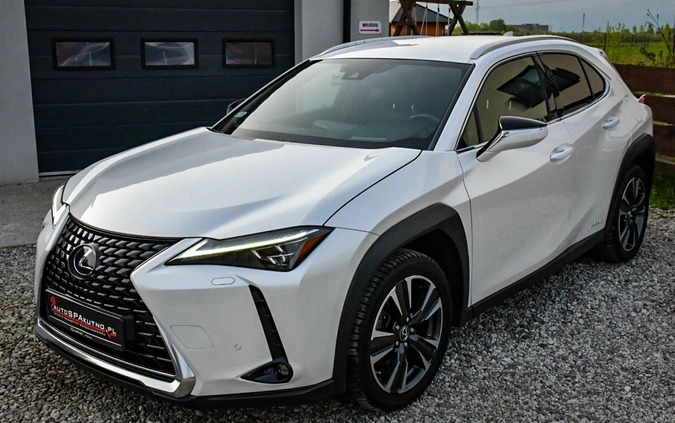 Lexus UX cena 139000 przebieg: 99000, rok produkcji 2019 z Kutno małe 154